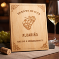 Holzschild Albariño – Lasergravur Weinliebhaber Geschenk | Rassig & Ungeschminkt