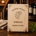 Nebbiolo Holzschild – „Ich bin wie ein guter Nebbiolo“ | Lasergravur Rotwein Geschenk