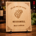 Holzschild Negramoll – Lasergravur Weinliebhaber Geschenk | Mild & Würzig