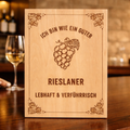 Holzschild Rieslaner – Lasergravur Weinliebhaber Geschenk | Lebhaft & Verführrisch