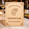 Holzschild Sauvignon Blanc – Lasergravur Weinliebhaber Geschenk | Wild & Anspruchsvoll